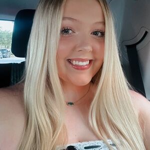 Meet your Posher, Adrianna